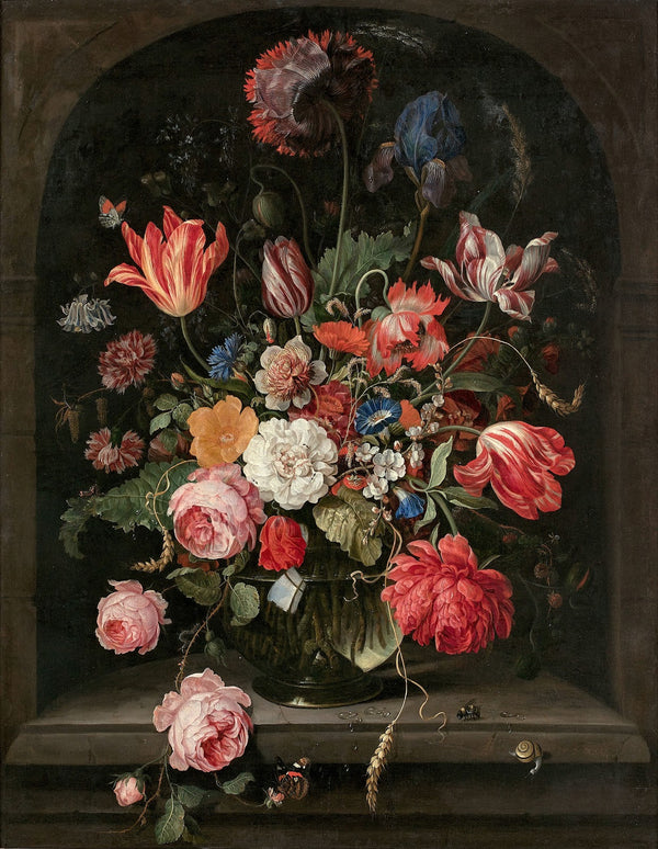 Vase de fleurs dans une niche