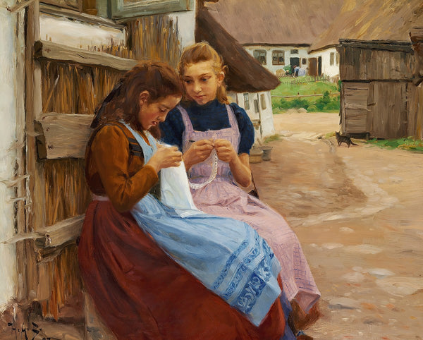 To piger med håndarbejde siddende på en gårdsplads 1902