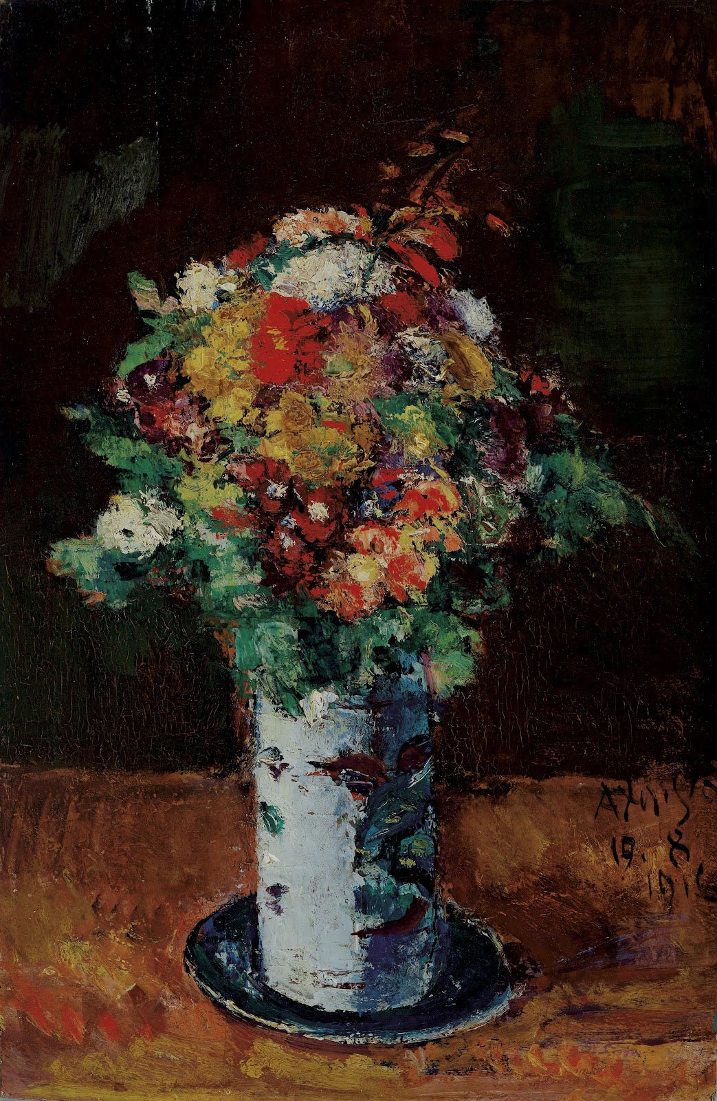 Blumenstrauß In Walzenkrug Auf Teller